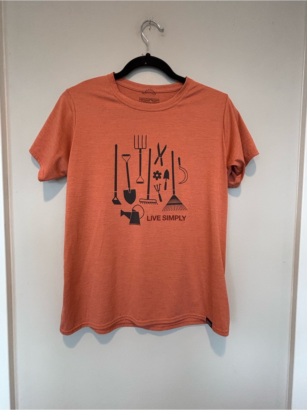 Patagonia Women's Short Sleeve Crew Tee in Rust with Black Graphic